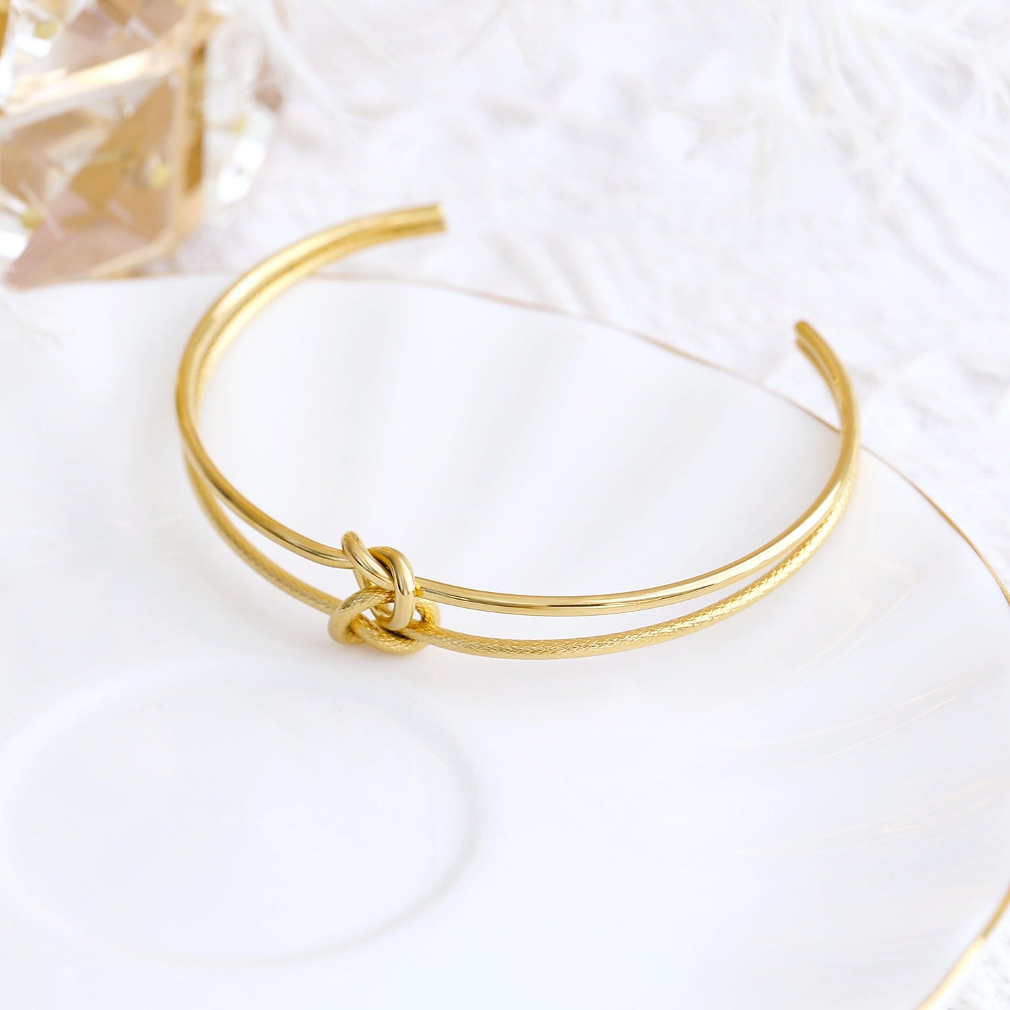 18K Gold Armreif mit Knoten