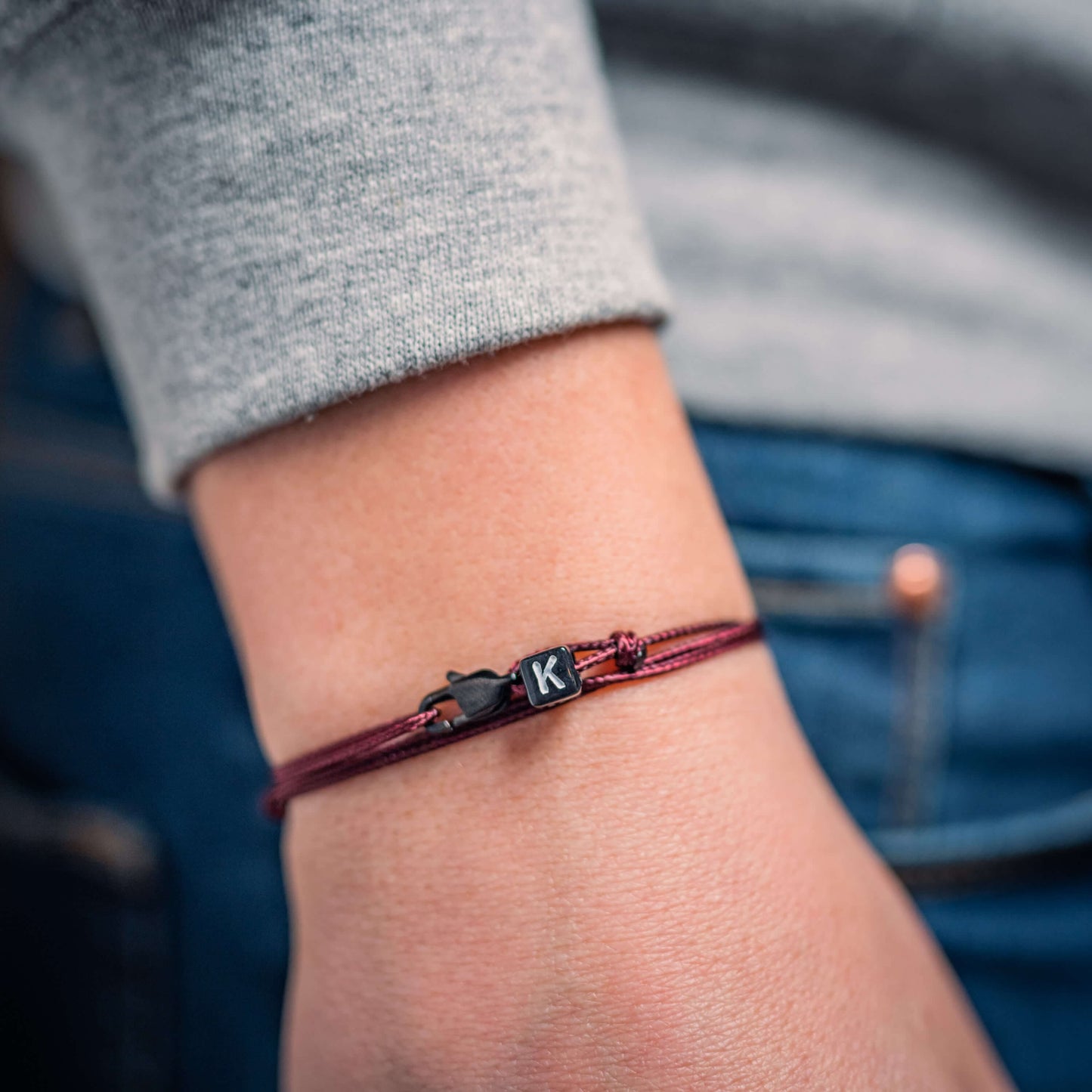 Karabiner Armband Personalisiert - Weinrot