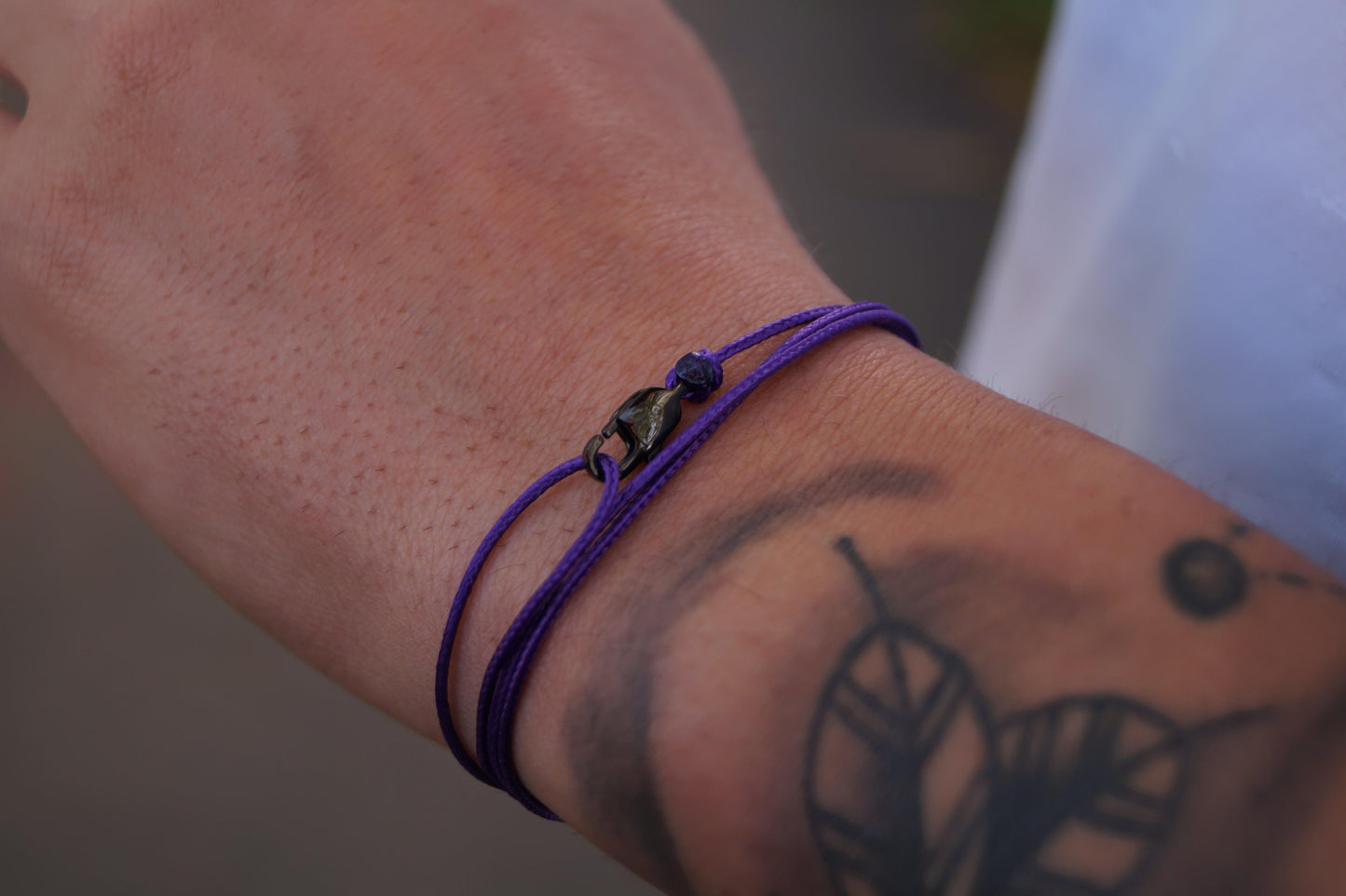 karabiner-surfer-armband-herren-maritim-lila