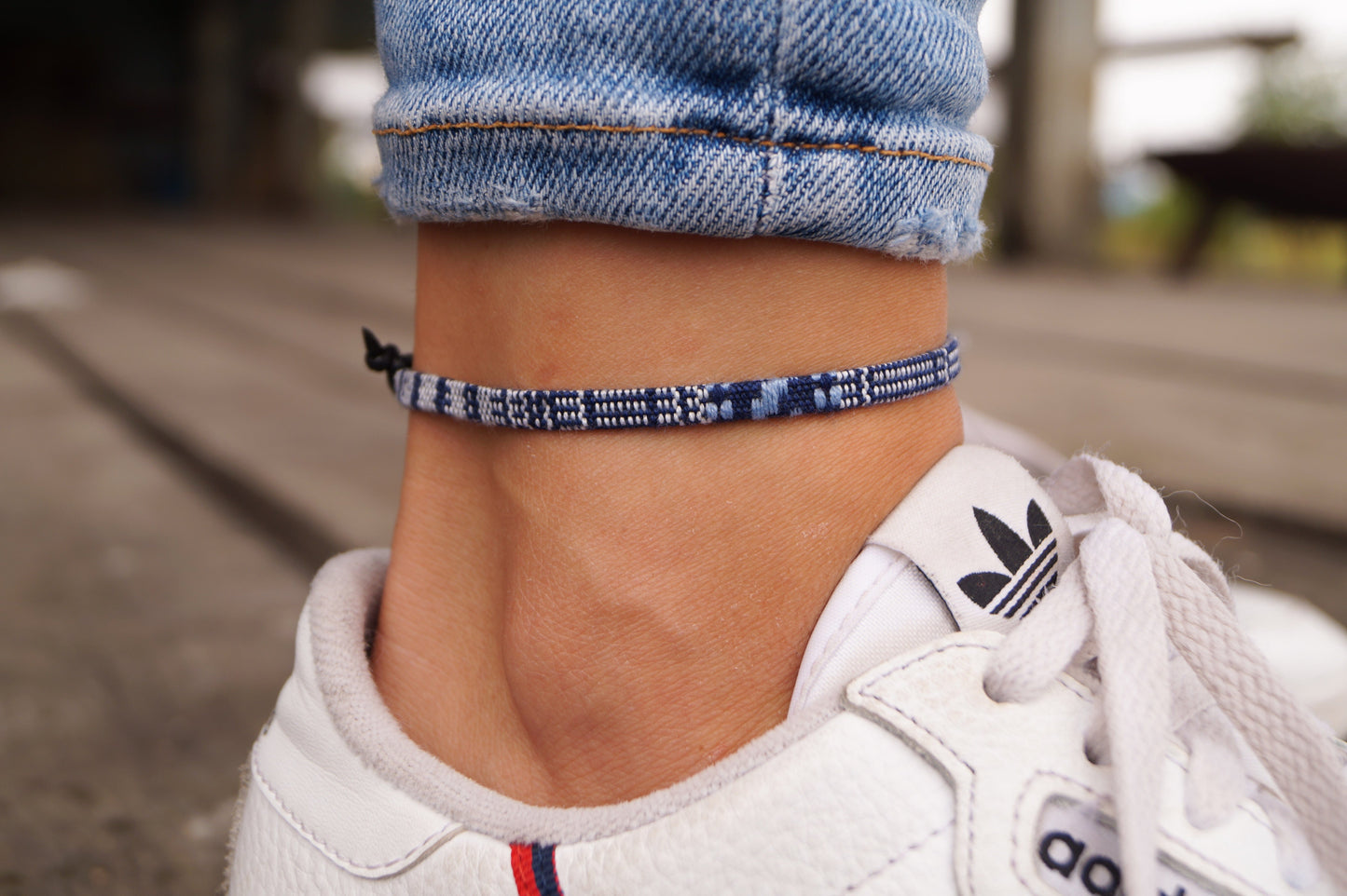 Made by Nami Surfer Bali Boho Flat Fußband - Blau -Weiß