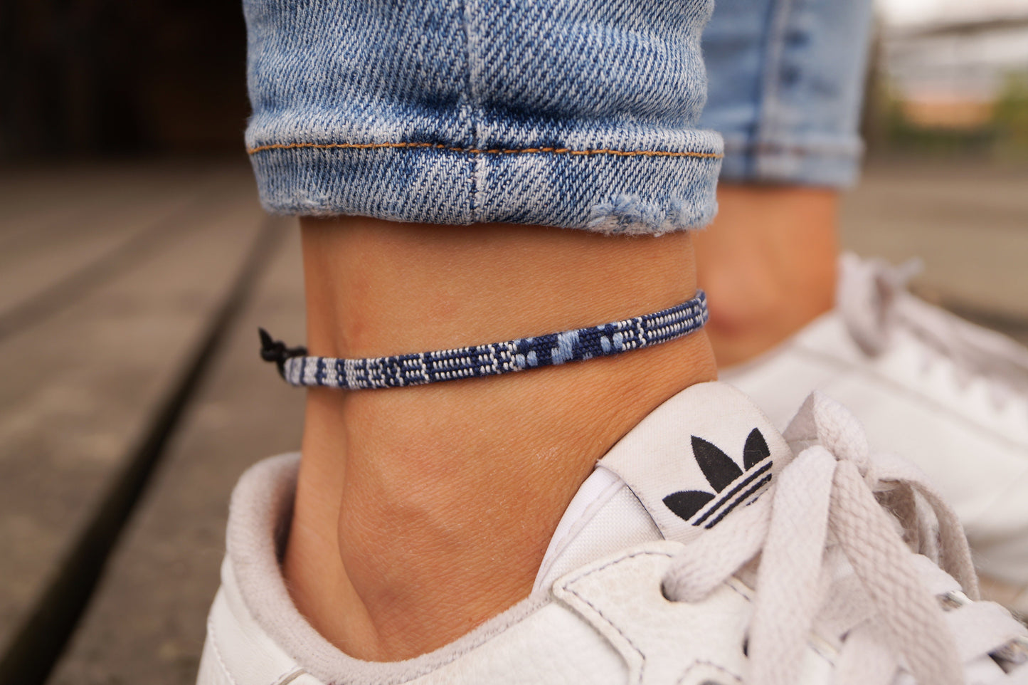 Made by Nami Surfer Bali Boho Flat Fußband - Blau -Weiß
