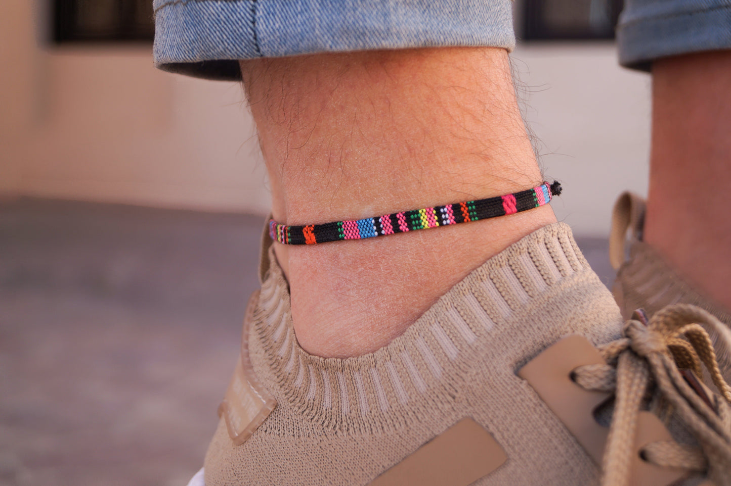 Made by Nami Surfer Bali Boho Flat Fußband - Schwarz-Pink