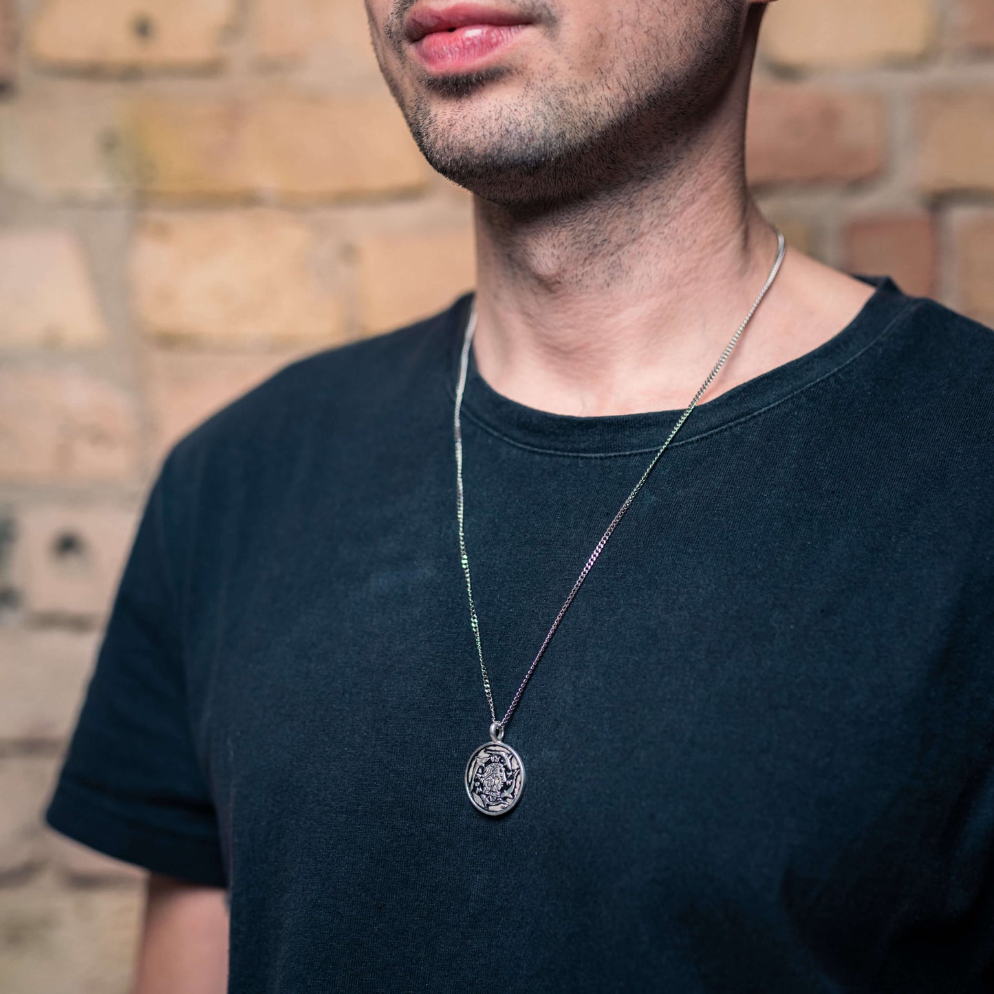 herren-halskette-karabiner-silber-roemer-kopf