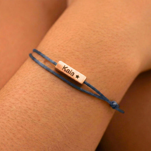 Personalisierbares Doppel-Kordelarmband mit Stabanhänger – Blau