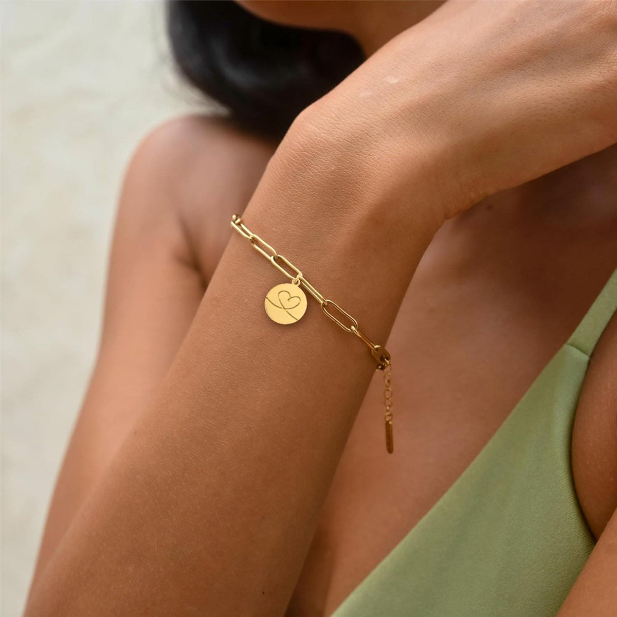 Paperclip-Kettenarmband mit personalisierter Gravur für Initialen, Namen &Symbole – Gold