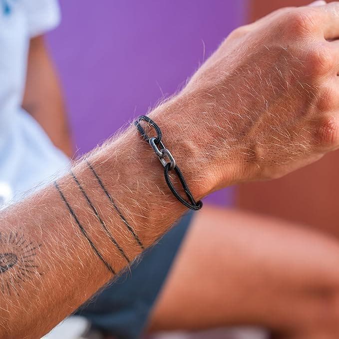 Surfer Armband Schwarz – Handmade & Verstellbar