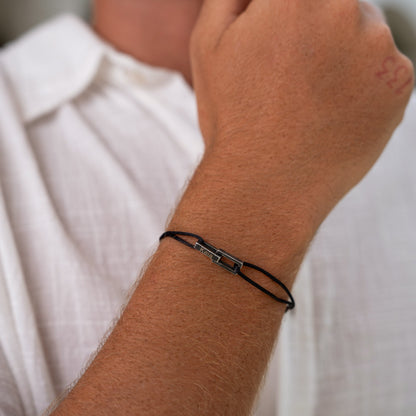 Armband mit Edelstahl-Karabiner – Schwarz