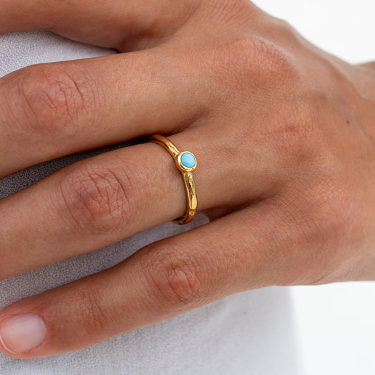 Goldring mit Türkisstein – Verstellbar & Wasserfest