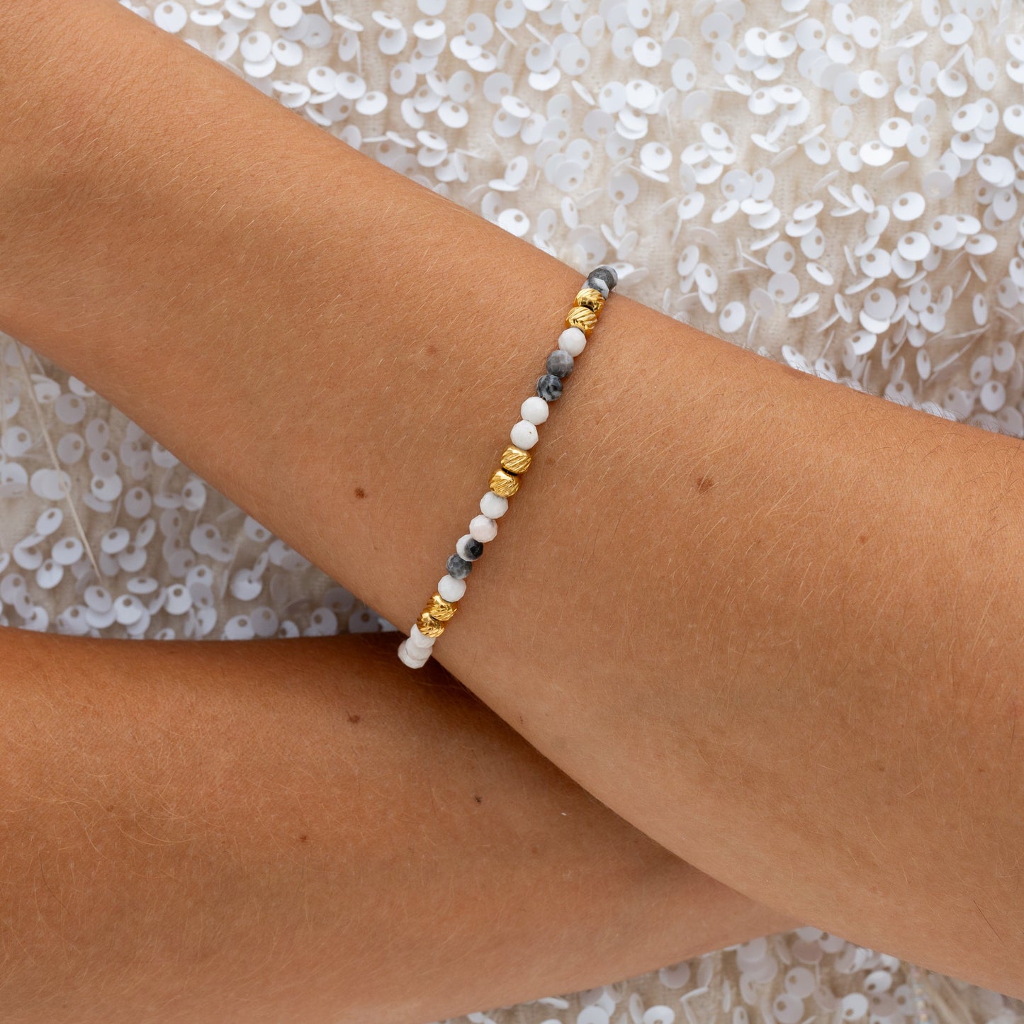 Goldarmband mit Natursteinen