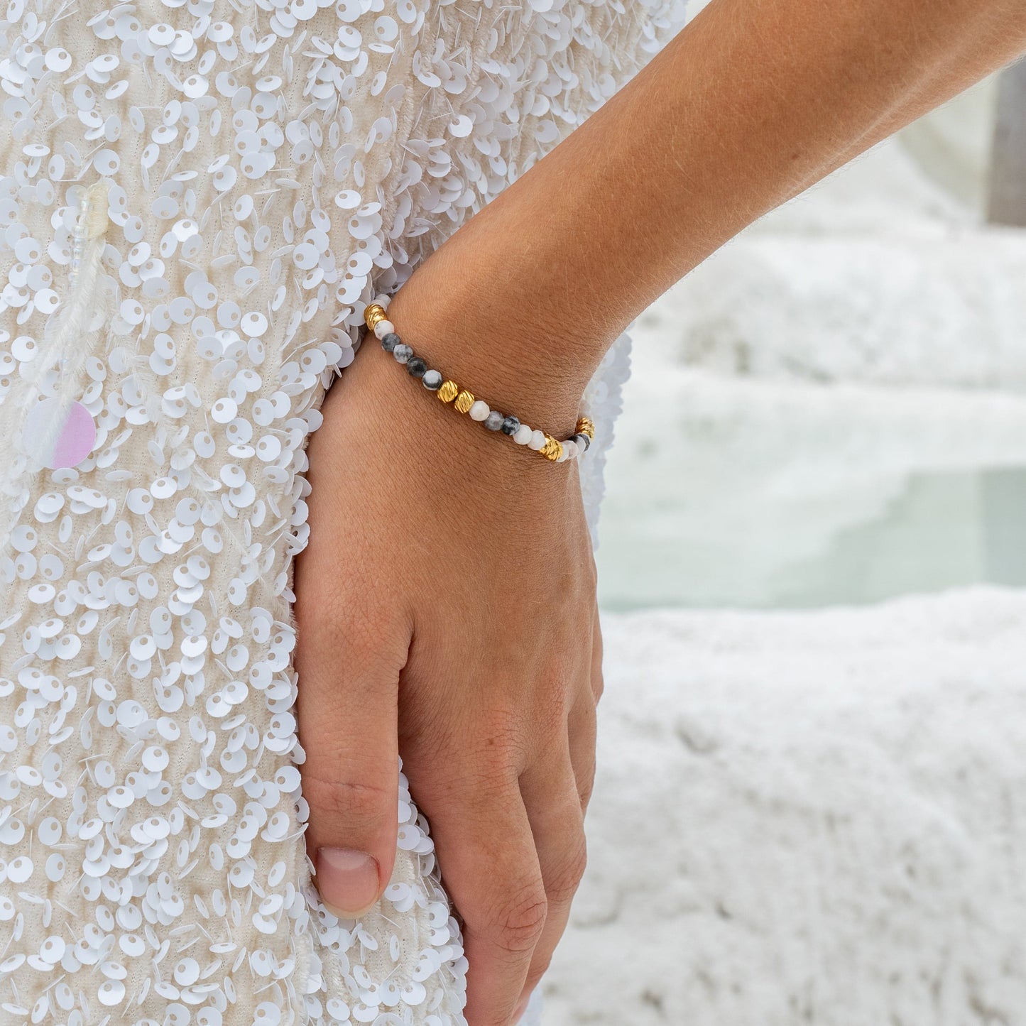 Goldarmband mit Natursteinen