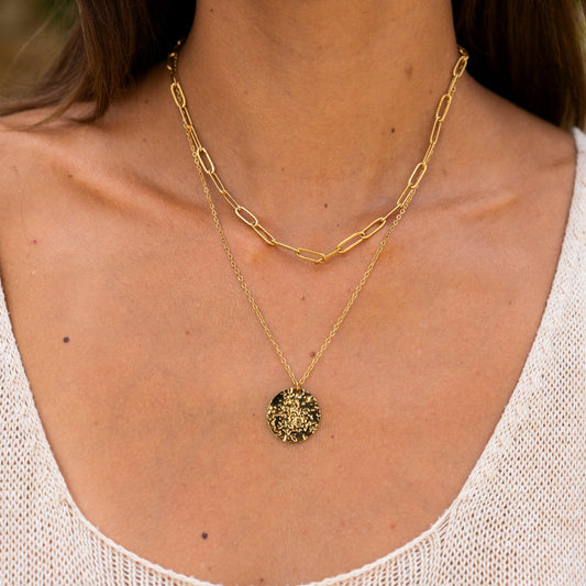 Goldene Layer Halskette mit rundem Anhänger
