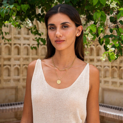 Goldene Layer Halskette mit rundem Anhänger