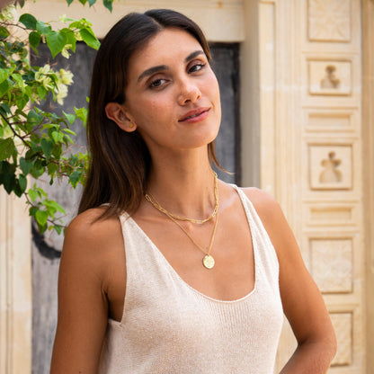 Goldene Layer Halskette mit rundem Anhänger