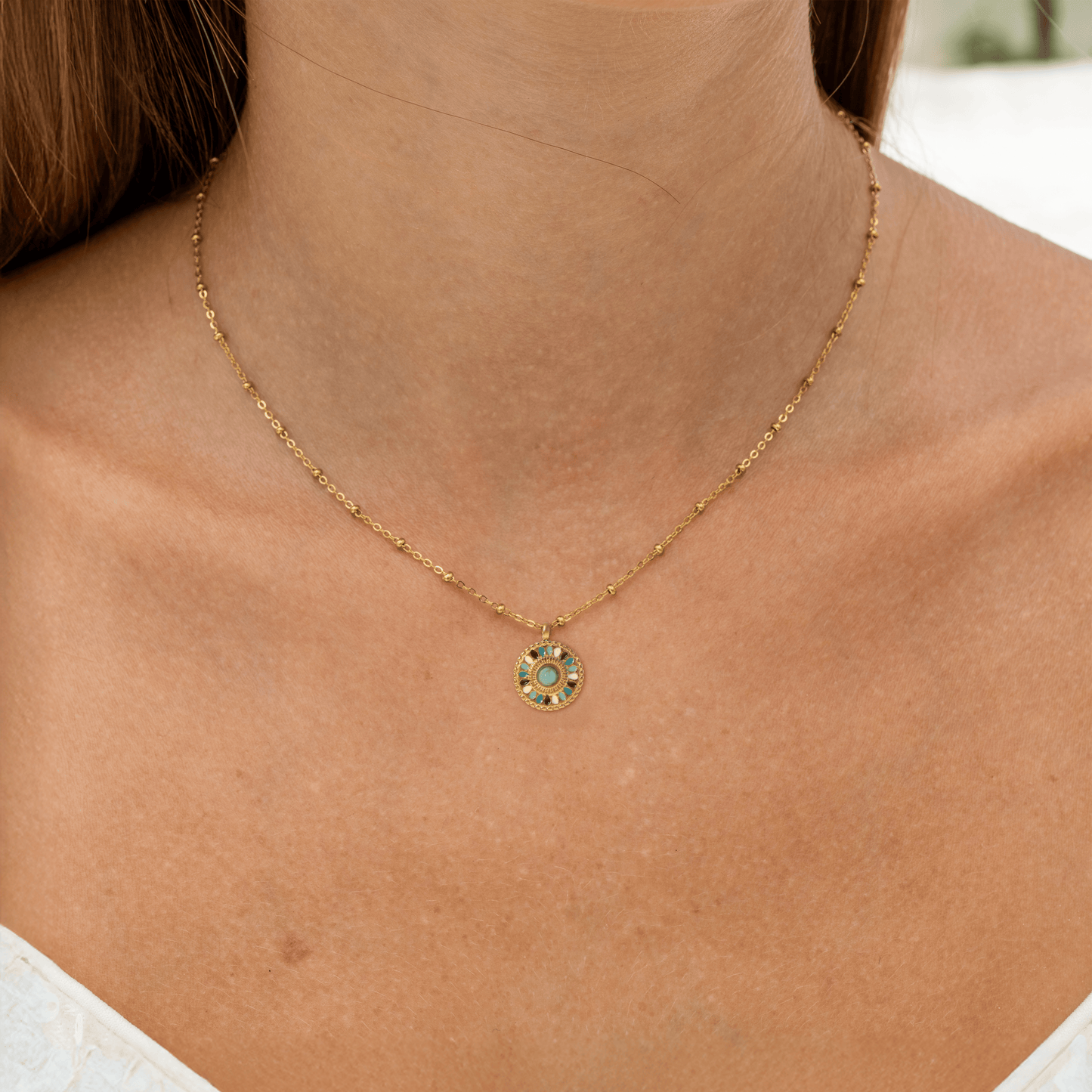 Goldene Mandala Halskette mit Türkisstein – Boho Schmuck
