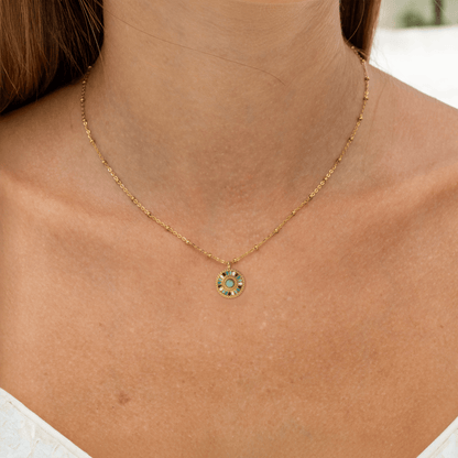 Goldene Mandala Halskette mit Türkisstein – Boho Schmuck