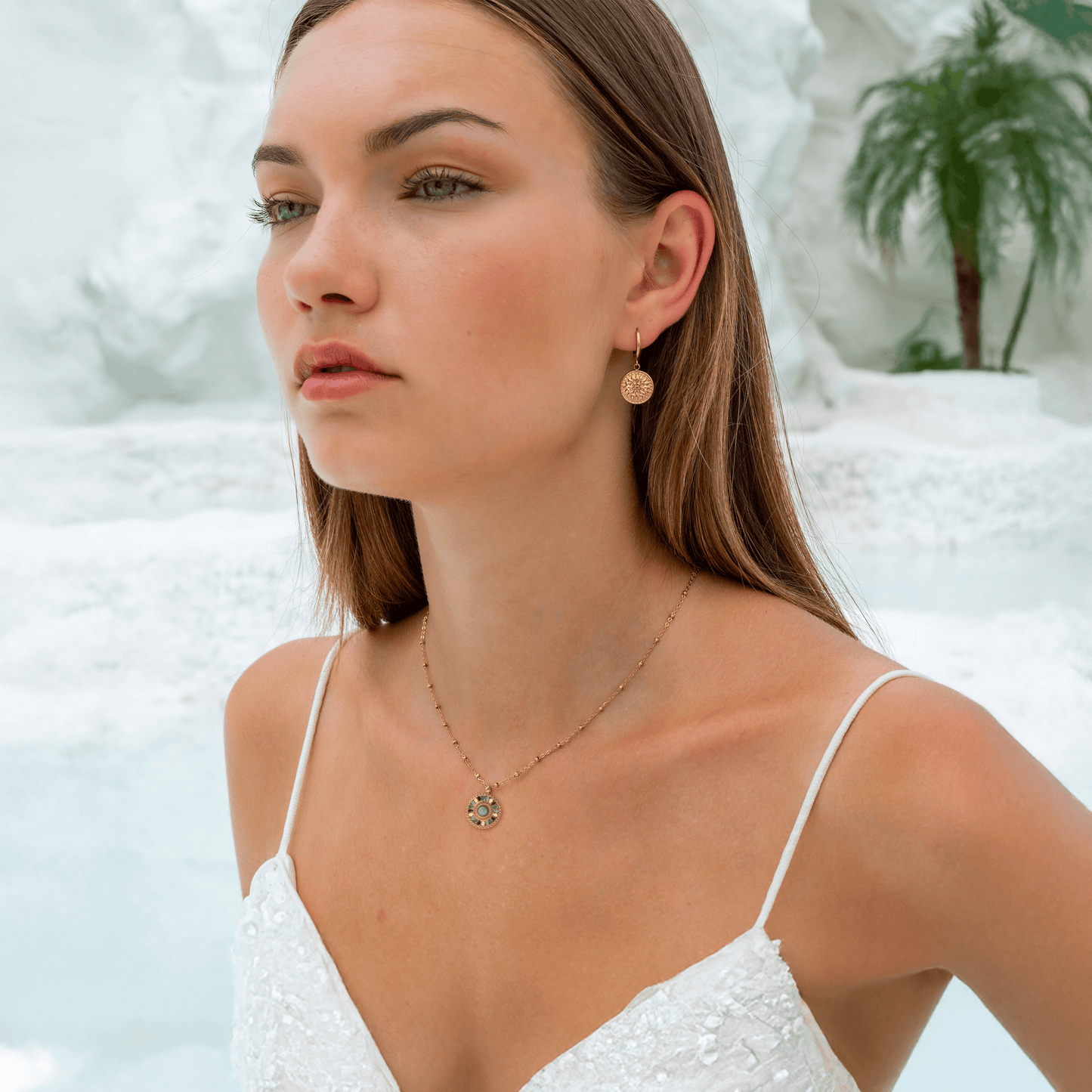 Goldene Mandala Halskette mit Türkisstein – Boho Schmuck