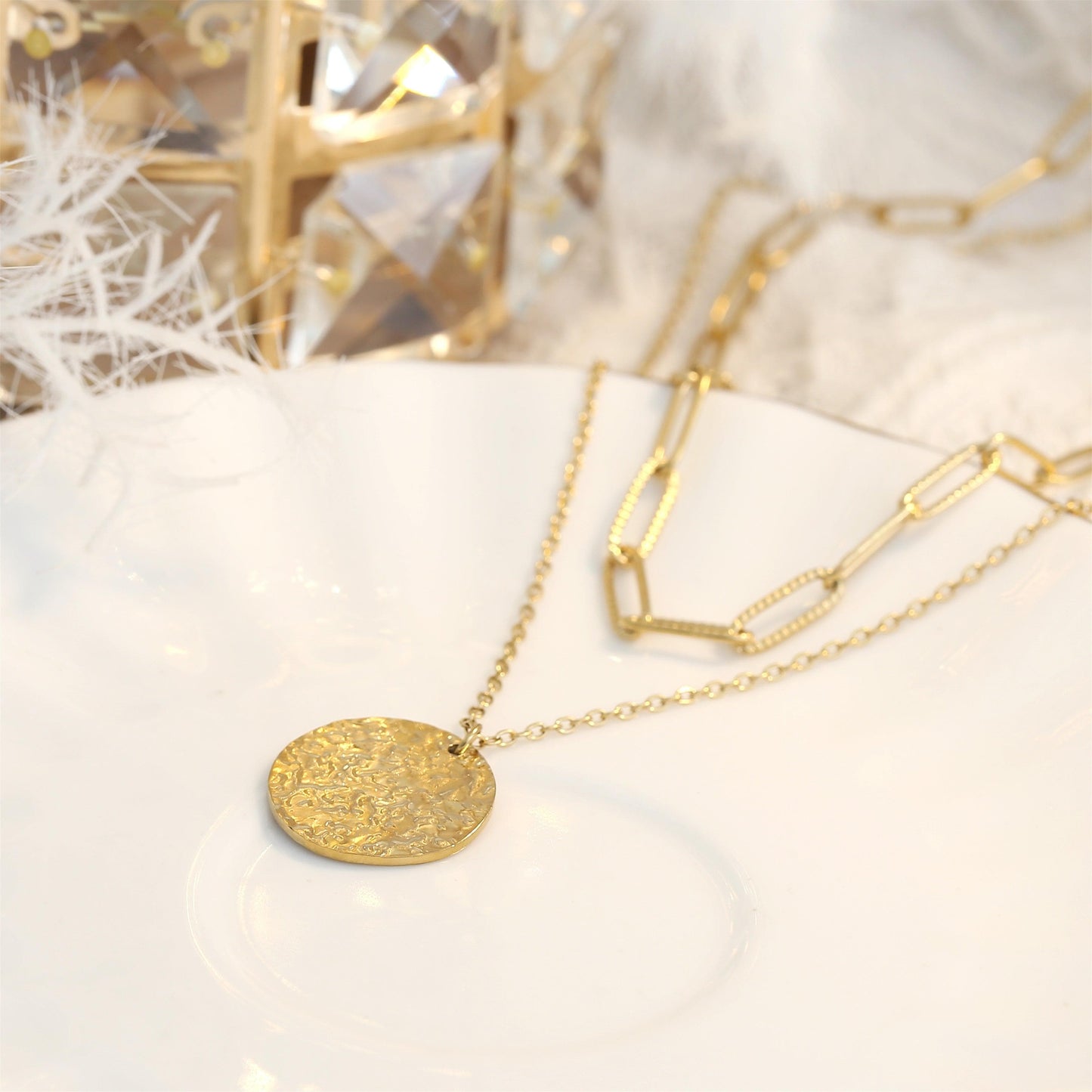 Goldene Layer Halskette mit rundem Anhänger