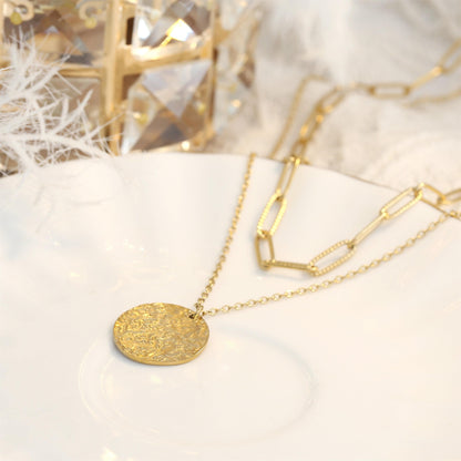 Goldene Layer Halskette mit rundem Anhänger