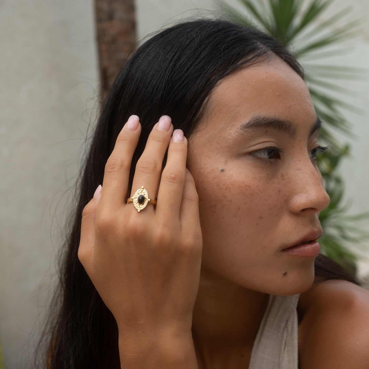 Goldener Boho Ring mit schwarzem Edelstein