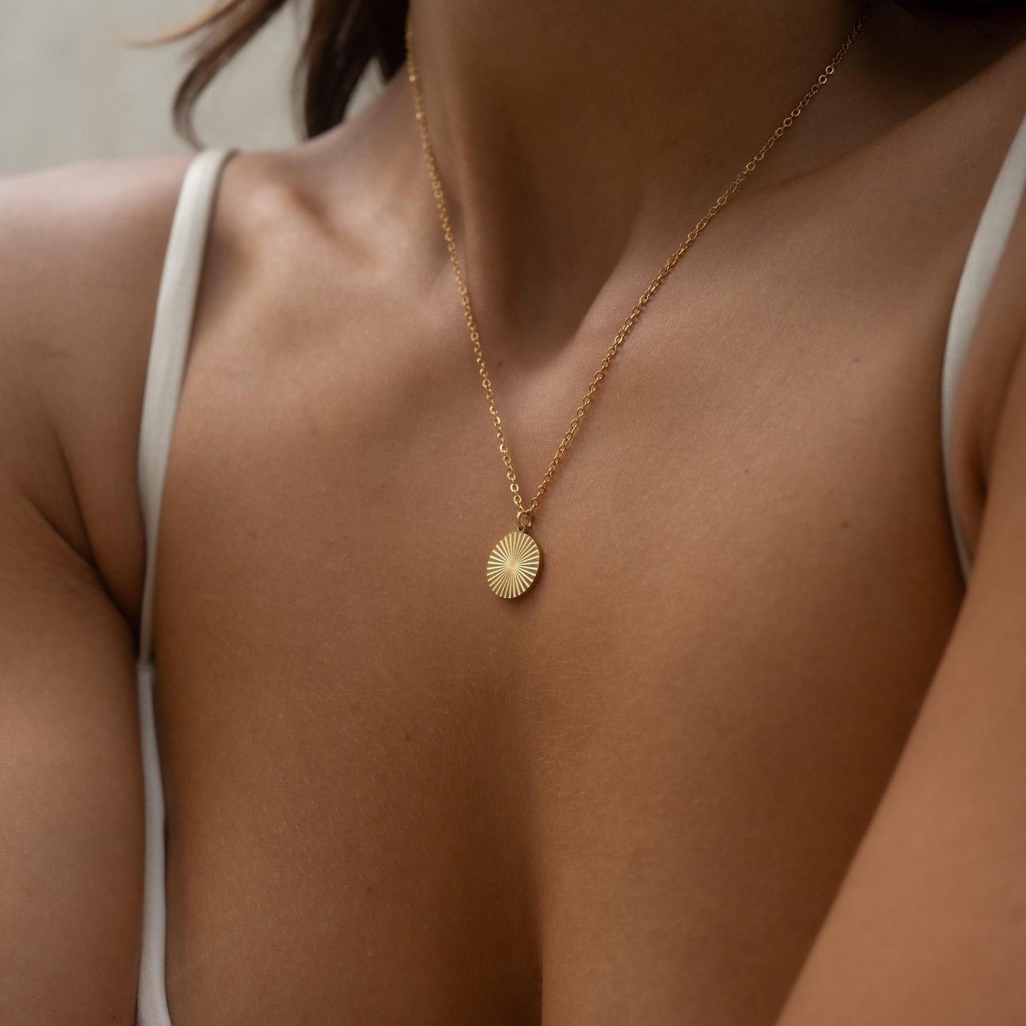 Goldene Sonnenanhänger Halskette Damen – 18K Edelstahl