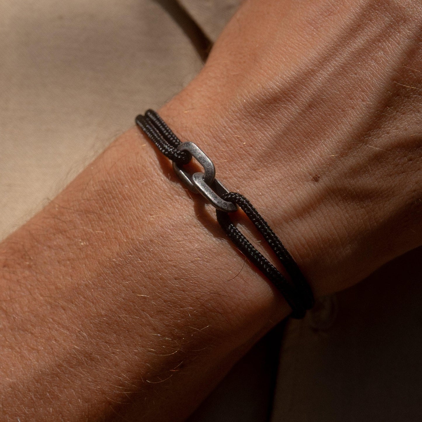 Surfer Armband Schwarz – Handmade & Verstellbar