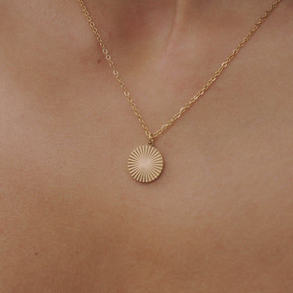 Goldene Sonnenanhänger Halskette Damen – 18K Edelstahl