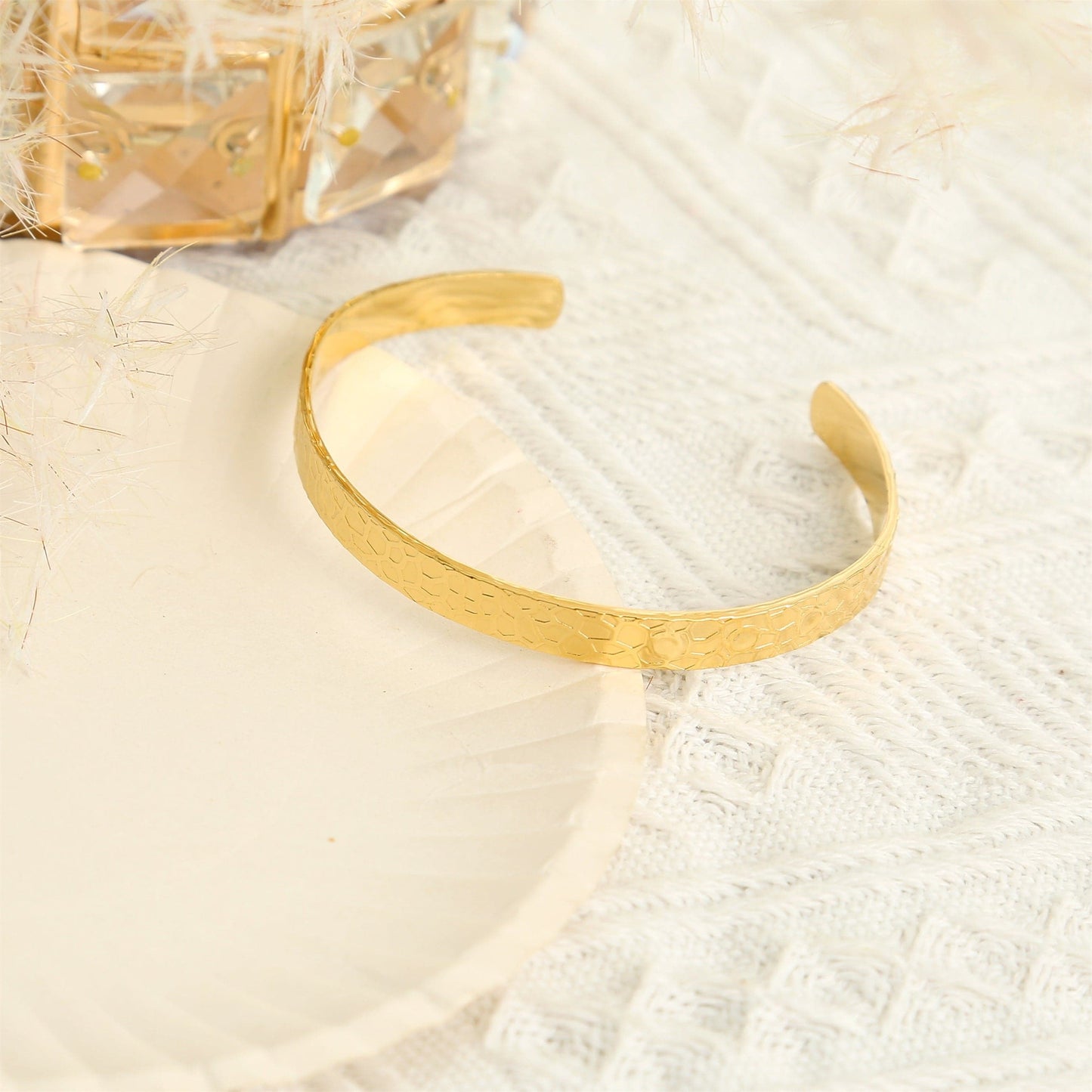 Goldener Edelstahl Armreif Verstellbar Gehämmert